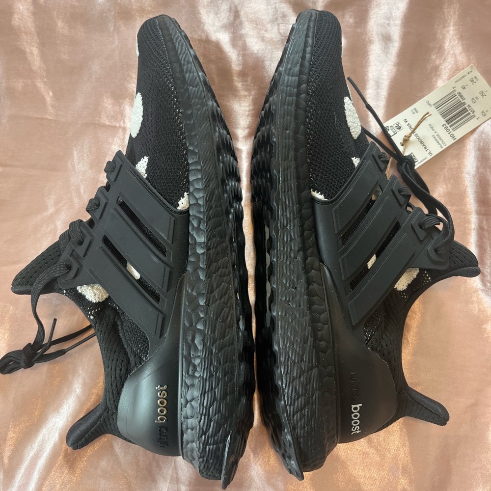 COPY - Adidas Ultra Boost 5.0 DNA
Core Black Polka Dot (Women's)